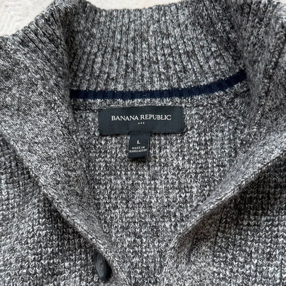 (274)Banana Republic Gray Button-Up Crewneck Sweater